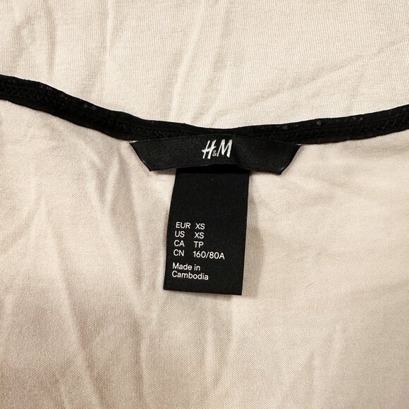 H&M Ruffled Sleeve Top Womens  Size XS Cream with Black Trim - Picture 5 of 6